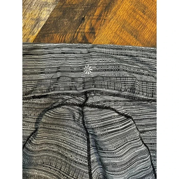 Athleta Gray Black Pavana 7/8 Tight Yoga Fitness Pant Leggings XS - Picture 6 of 6